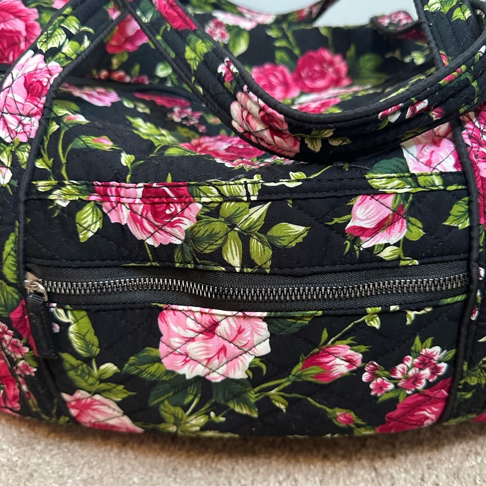 Traveland Floral Women's roses red and green Travel Bag, great condition - Picture 3 of 8